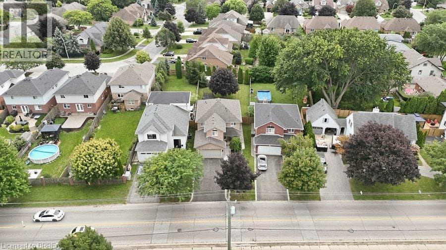 Single Family at 28 LAKE Street, Grimsby, Ontario - Photo 6 - RE/MAX Garden City Realty