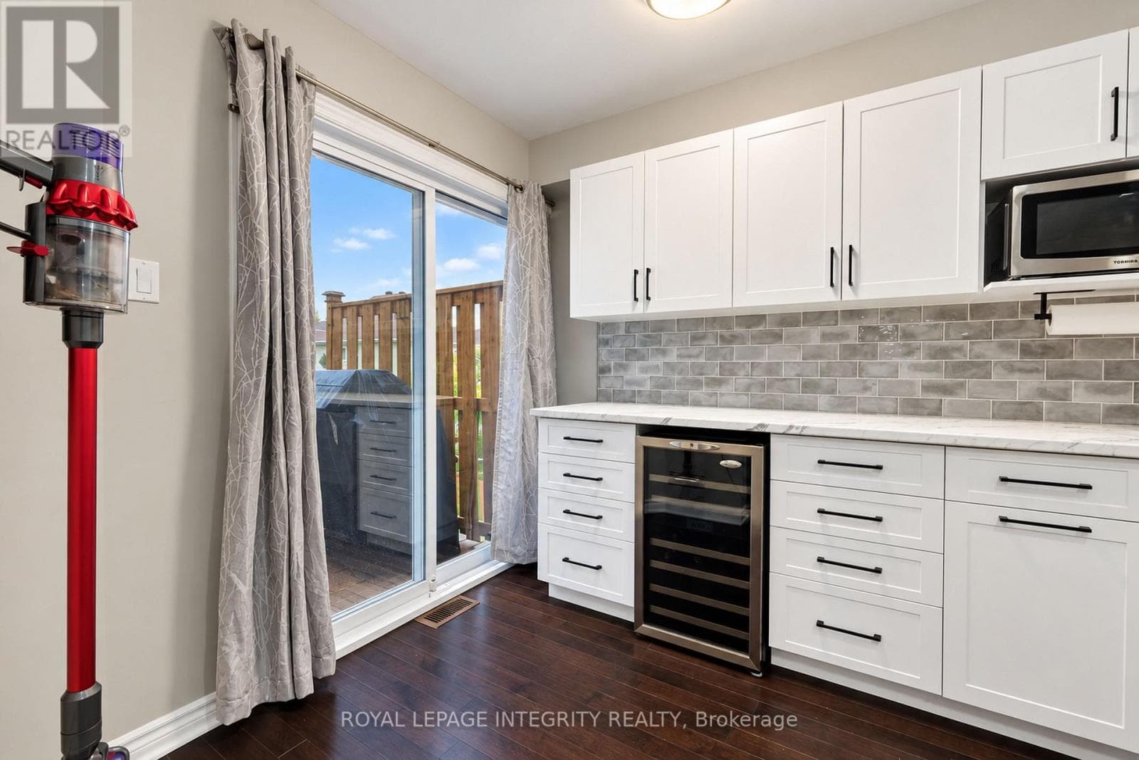 Single Family at 177 Saddlesmith Circle, Ottawa, Ontario - Photo 10 - RE/MAX Garden City Realty