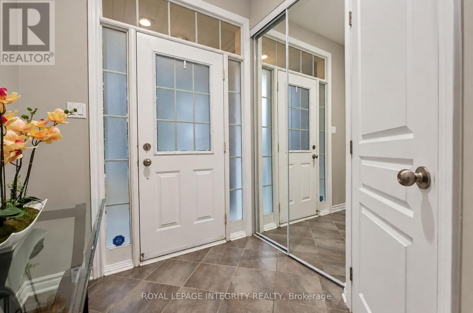 Single Family at 177 Saddlesmith Circle, Ottawa, Ontario - Photo 4 - RE/MAX Garden City Realty