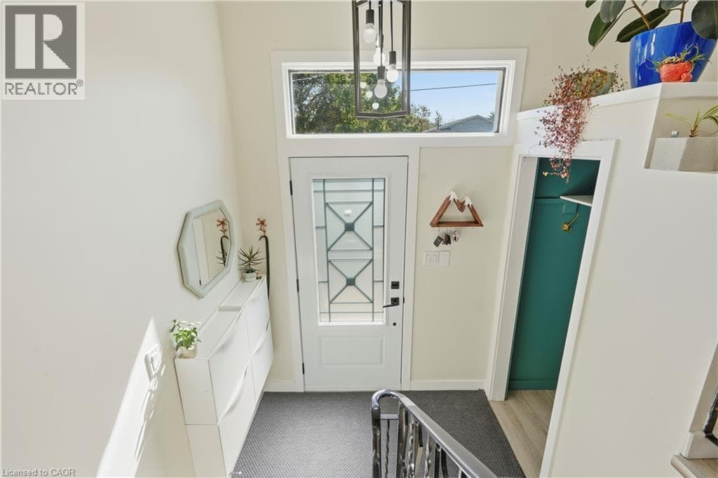 Single Family at 23 GREEN MAPLE Drive, St. Catharines, Ontario - Photo 4 - RE/MAX Garden City Realty