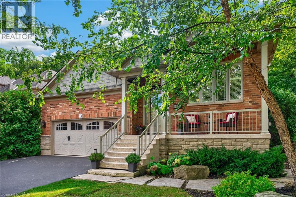 Single Family at 18 HEATHCOTE Court, Grimsby, Ontario - Photo 4 - RE/MAX Garden City Realty