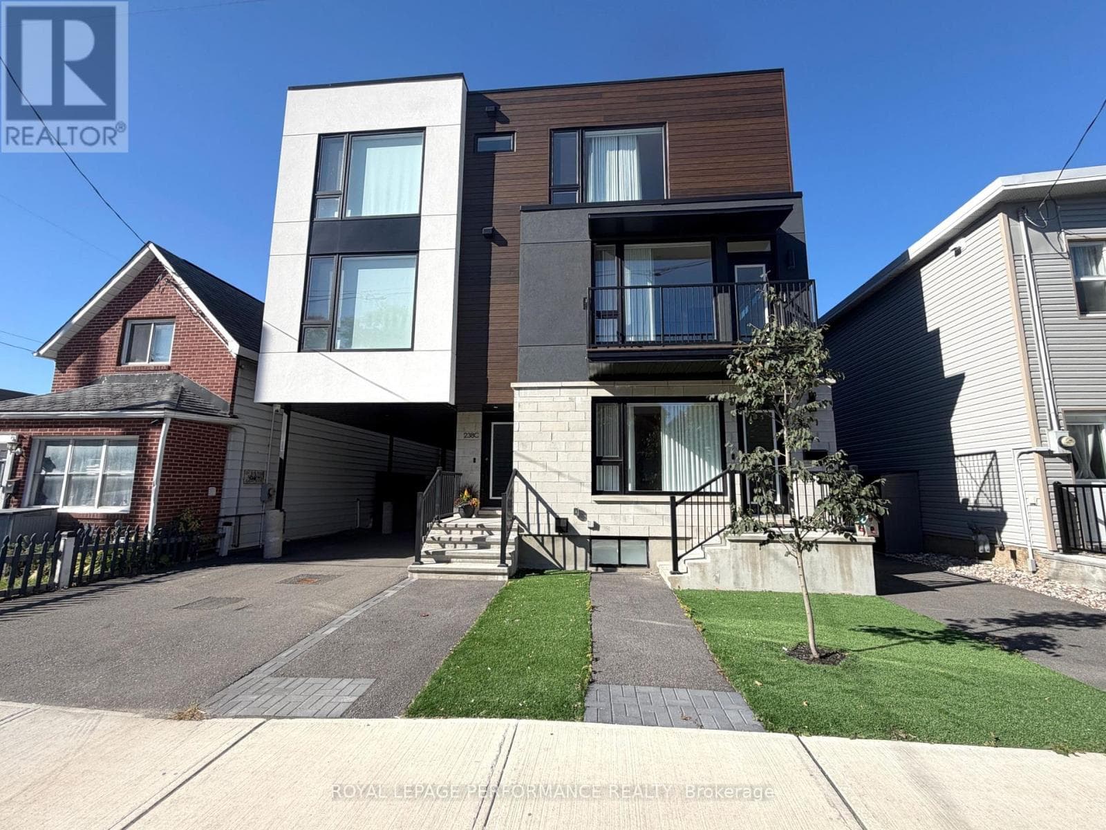 A/B- 238 Lebreton Street