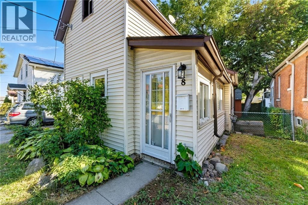 Single Family at 8 TASKER Street, St. Catharines, Ontario - Photo 4 - RE/MAX Garden City Realty