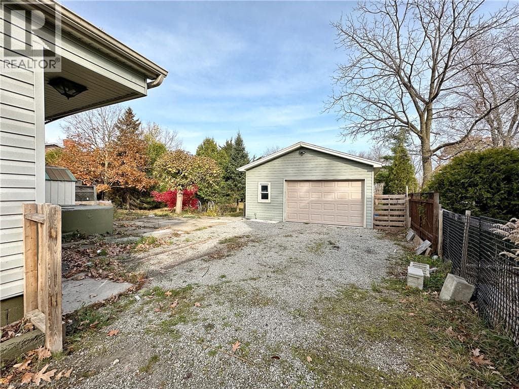 Single Family at 49 RIDGE Road, Grimsby, Ontario - Photo 7 - RE/MAX Garden City Realty
