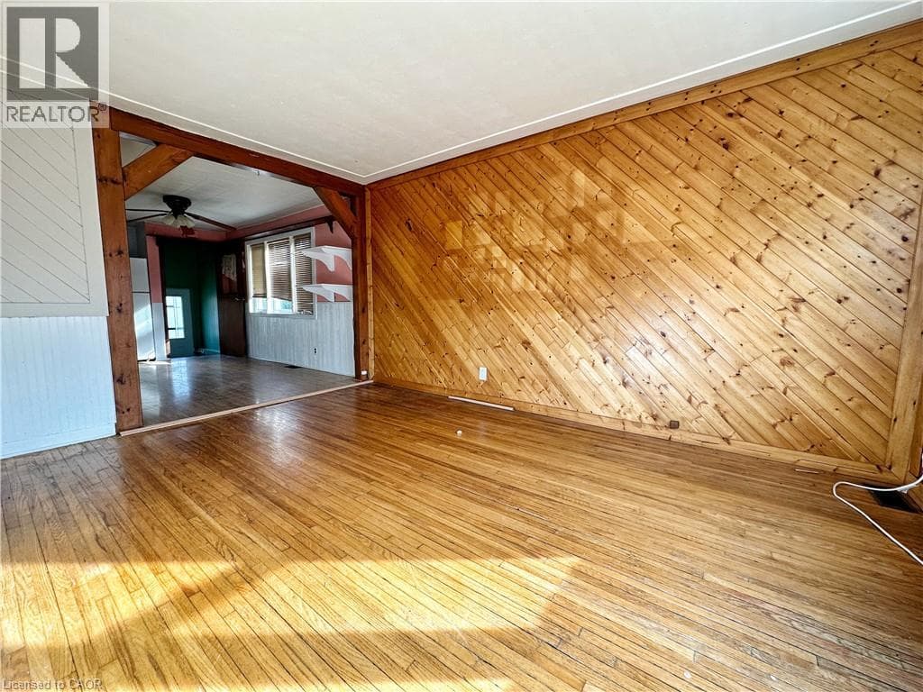 Single Family at 49 RIDGE Road, Grimsby, Ontario - Photo 10 - RE/MAX Garden City Realty