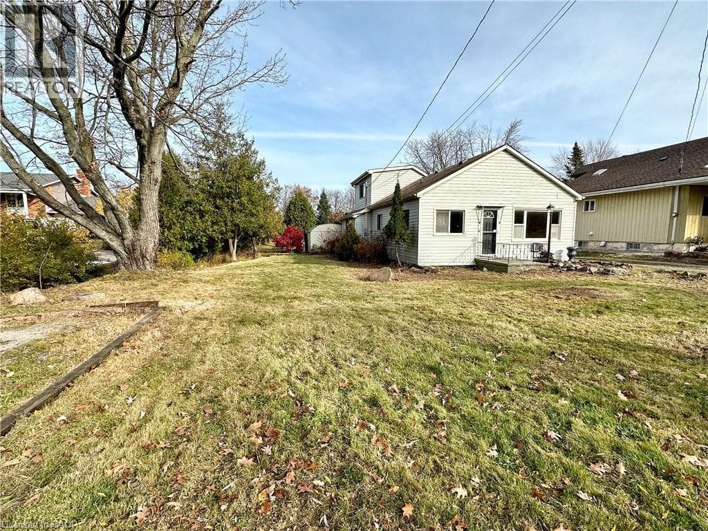 Single Family at 49 RIDGE Road, Grimsby, Ontario - Photo 6 - RE/MAX Garden City Realty