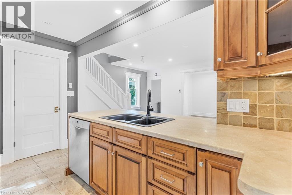 Single Family at 17 GERRARD Street, St. Catharines, Ontario - Photo 10 - RE/MAX Garden City Realty