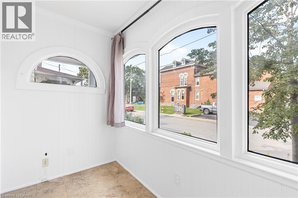 Single Family at 17 GERRARD Street, St. Catharines, Ontario - Photo 8 - RE/MAX Garden City Realty
