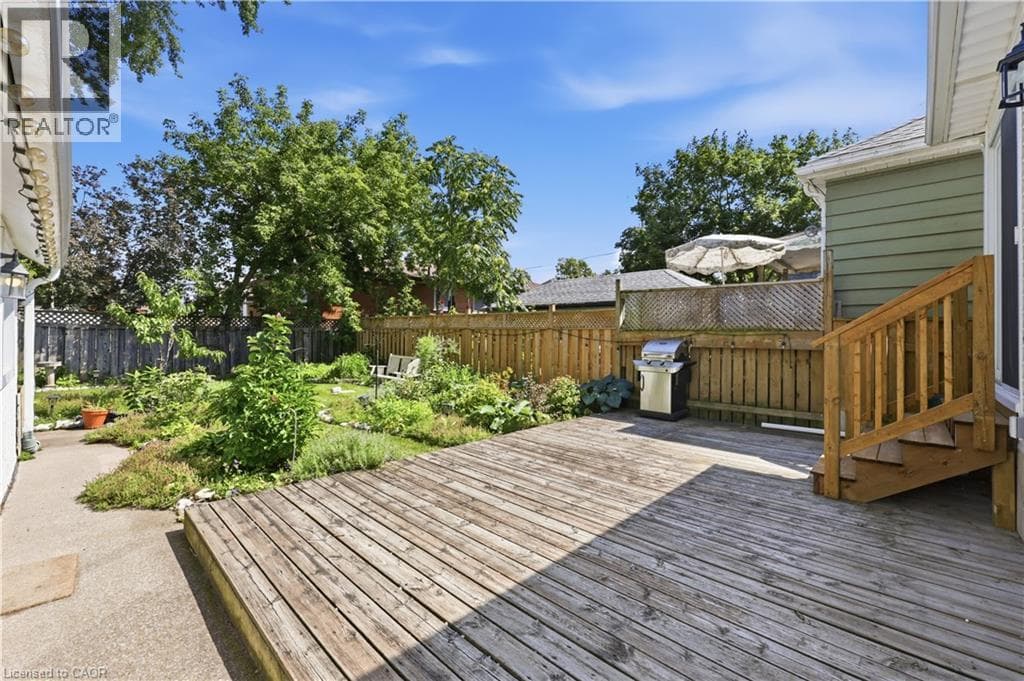 Single Family at 218 LAKE Street, St. Catharines, Ontario - Photo 4 - RE/MAX Garden City Realty