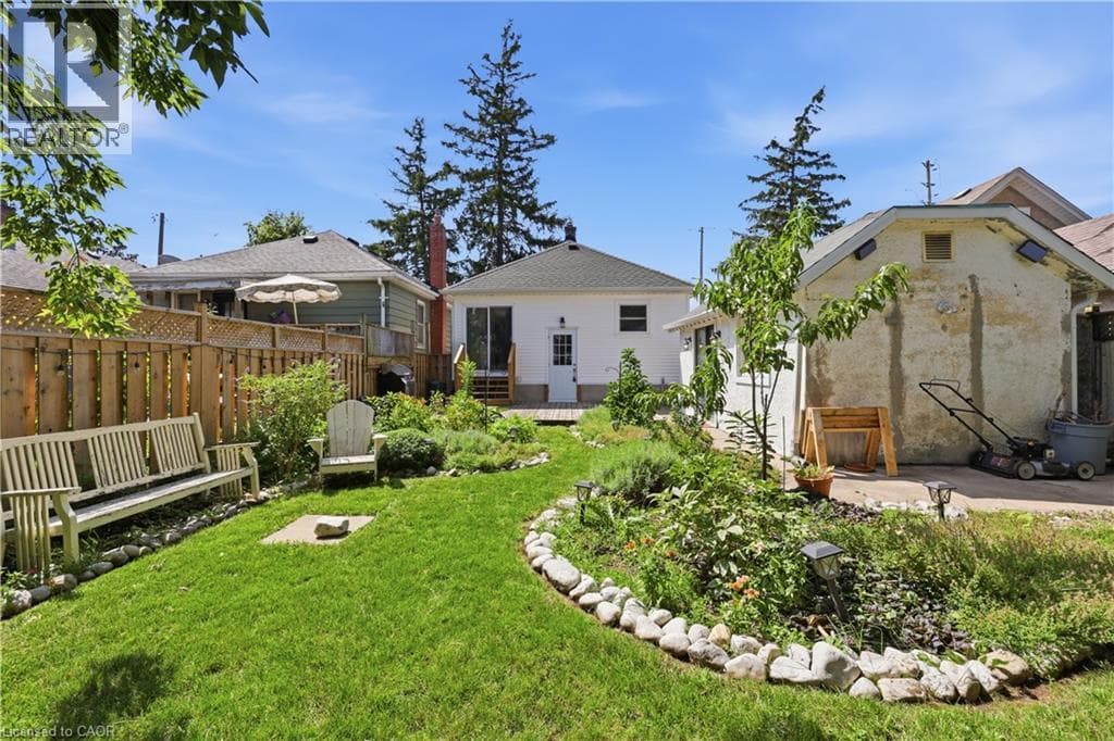 Single Family at 218 LAKE Street, St. Catharines, Ontario - Photo 7 - RE/MAX Garden City Realty
