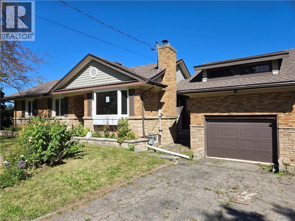 Single Family at 538 MAIN Street, Grimsby, Ontario - Photo 2 - RE/MAX Garden City Realty