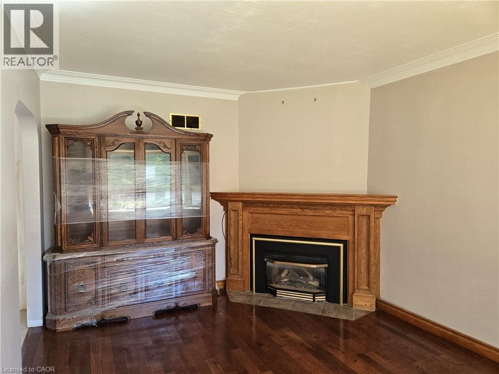 Single Family at 538 MAIN Street, Grimsby, Ontario - Photo 4 - RE/MAX Garden City Realty