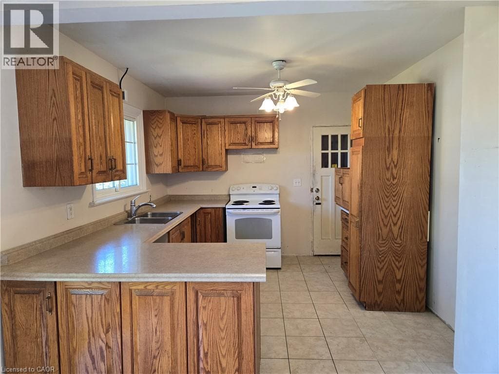 Single Family at 538 MAIN Street, Grimsby, Ontario - Photo 7 - RE/MAX Garden City Realty
