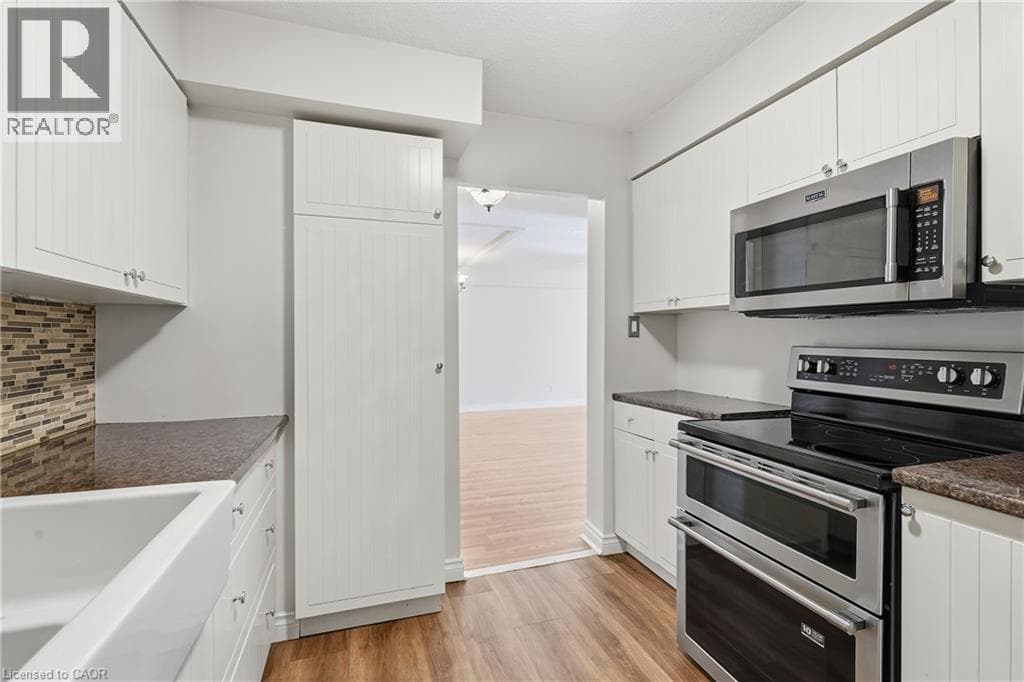 Single Family at B3- 7 GALE Crescent, St. Catharines, Ontario - Photo 4 - RE/MAX Garden City Realty