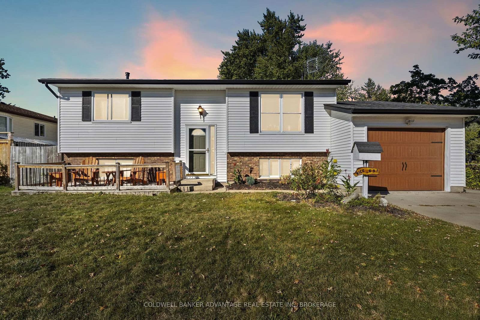 Detached at 697 Ferndale Avenue, Fort Erie, ON - Photo 1 - RE/MAX Garden City Realty