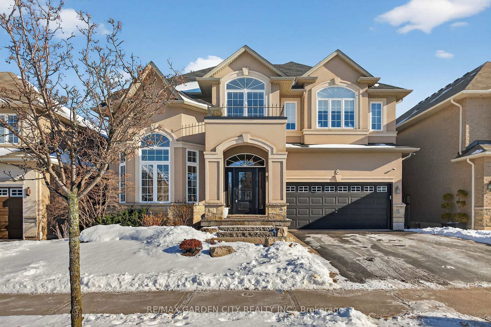 Detached at 6 VANDERBURGH Lane, Grimsby, ON - Photo 1 - RE/MAX Garden City Realty