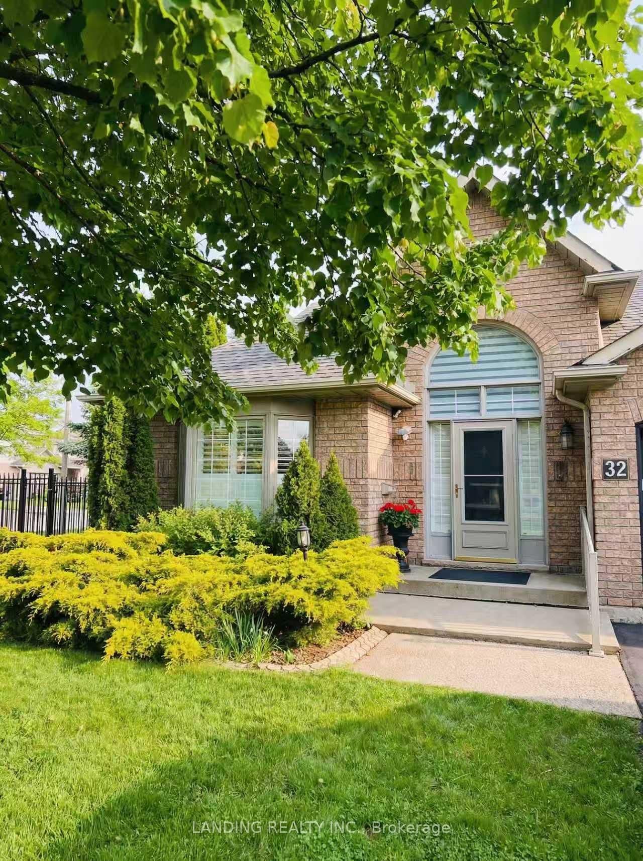 Semi-Detached at 32 Red Haven Drive, Grimsby, ON - Photo 1 - RE/MAX Garden City Realty