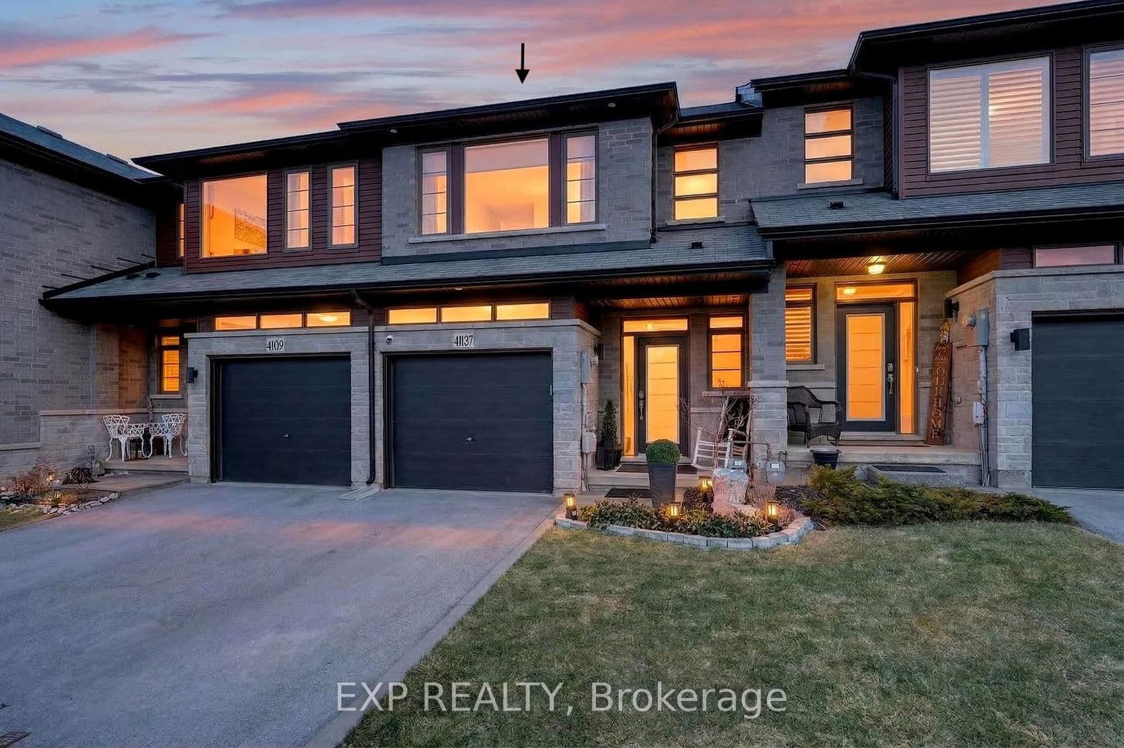 Att/Row/Townhouse at 4037 Crown Street, Lincoln, ON - Photo 1 - RE/MAX Garden City Realty