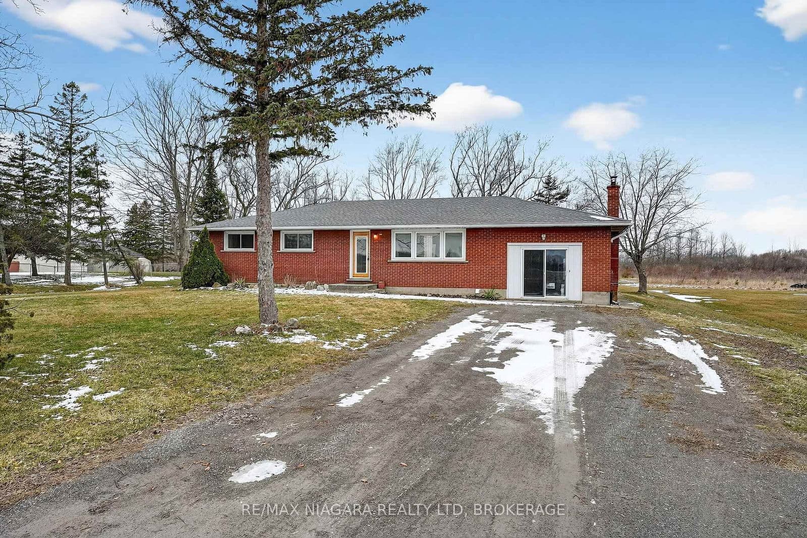 Detached at 3818 Elm Street, Port Colborne, ON - Photo 1 - RE/MAX Garden City Realty