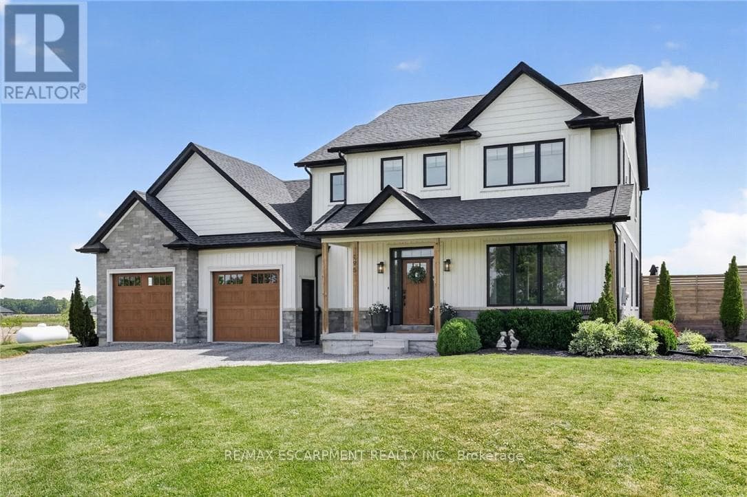 Single Family at 195 VICTORIA Avenue, Pelham (Fenwick), Ontario - Photo 1 - RE/MAX Garden City Realty