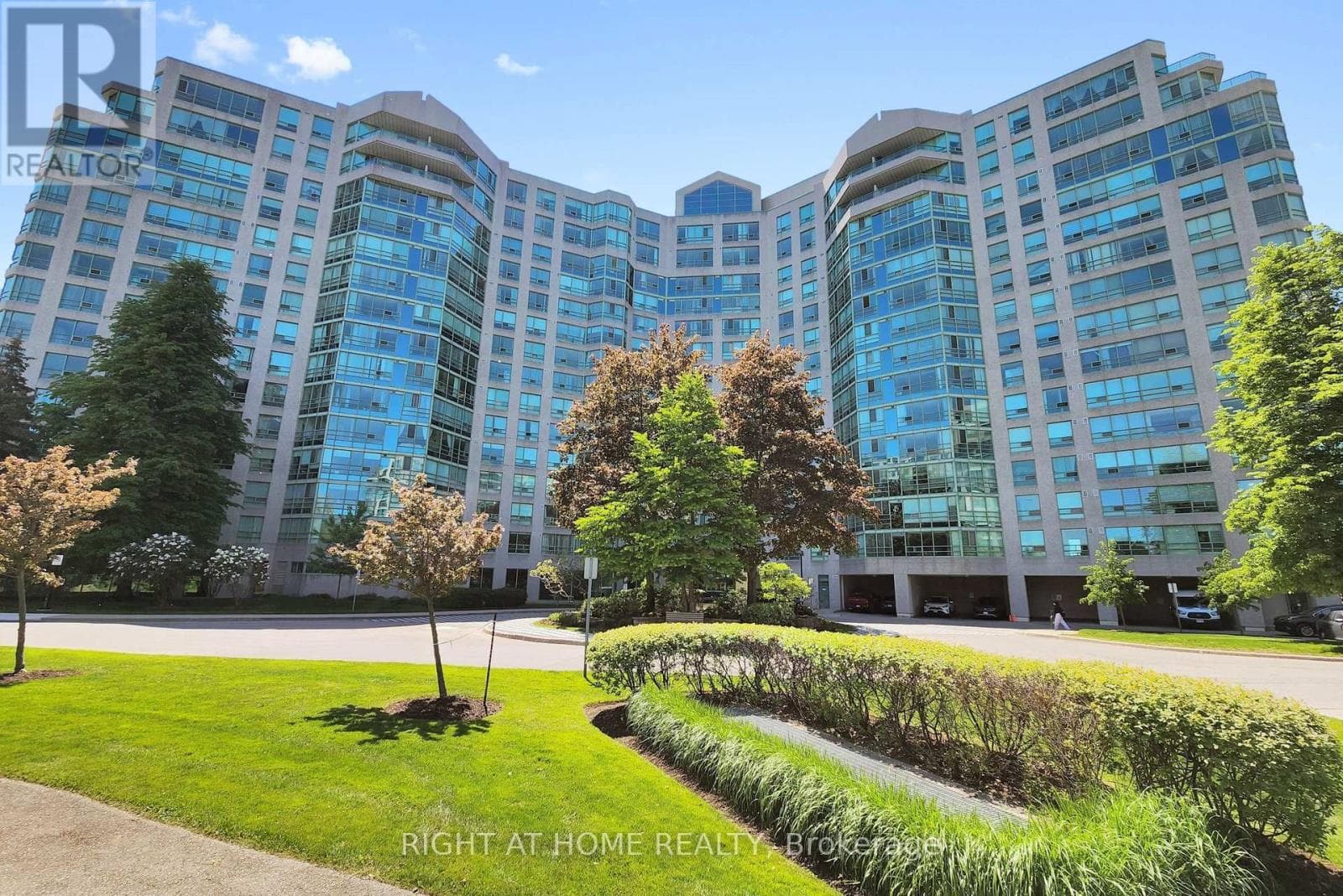 1120- 7805 Bayview Avenue