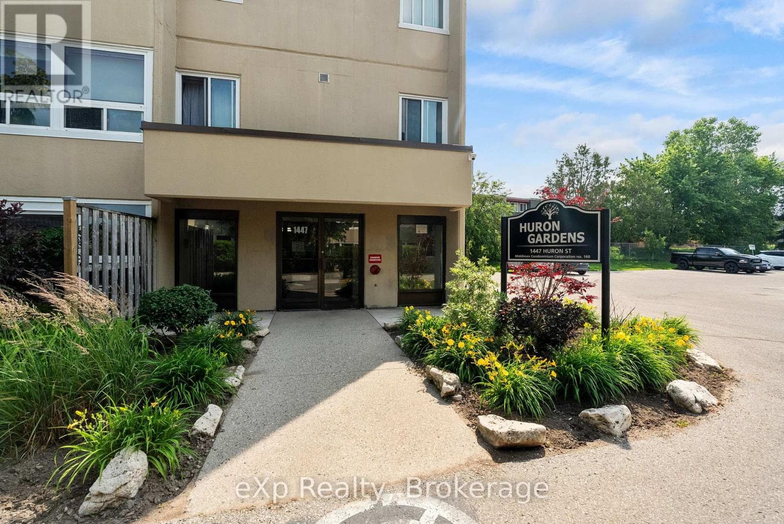 220- 1447 Huron Street