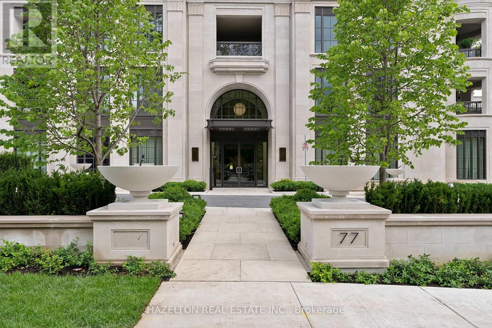 205- 77 Clarendon Avenue