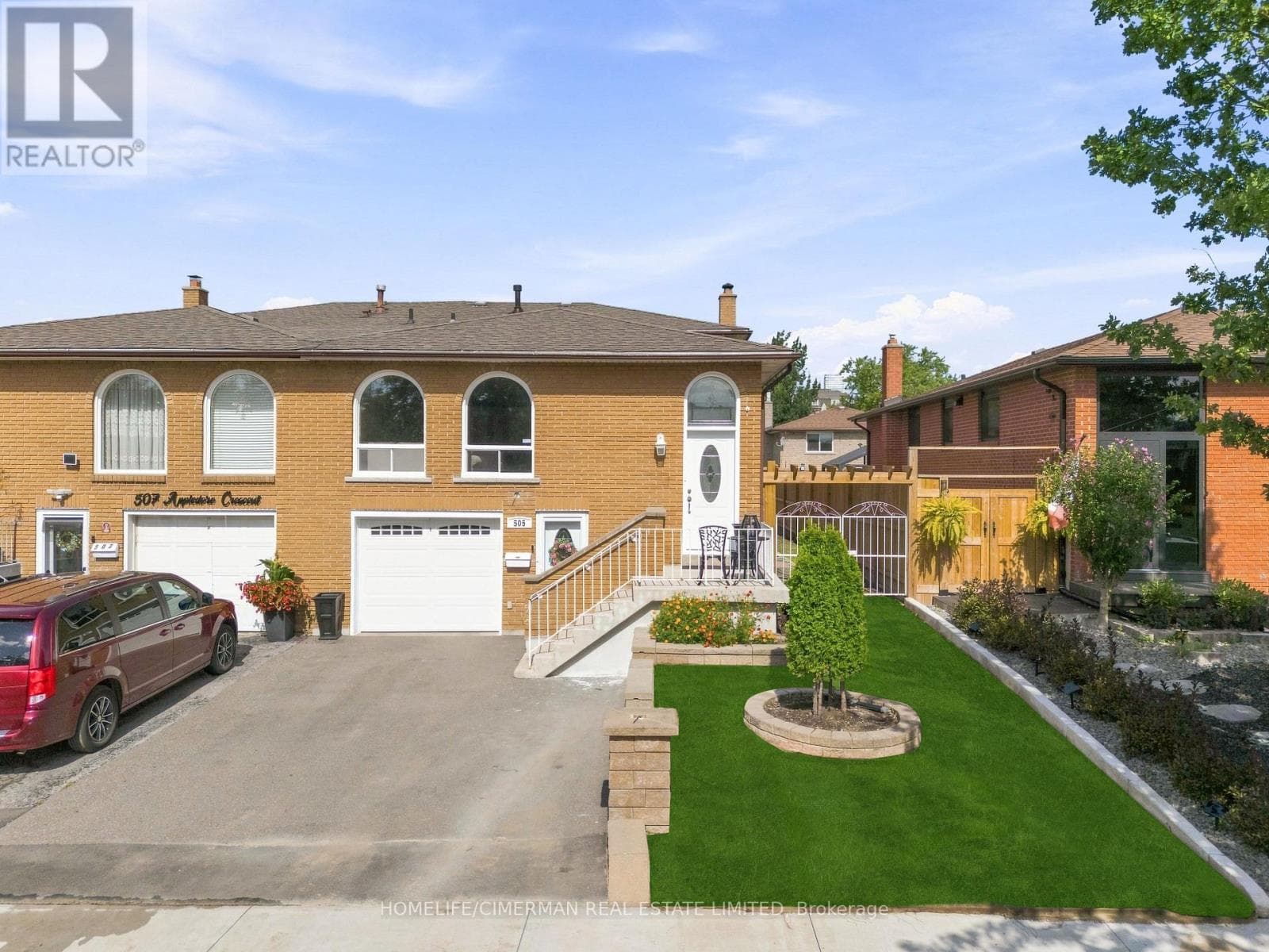 505 Appledore Crescent