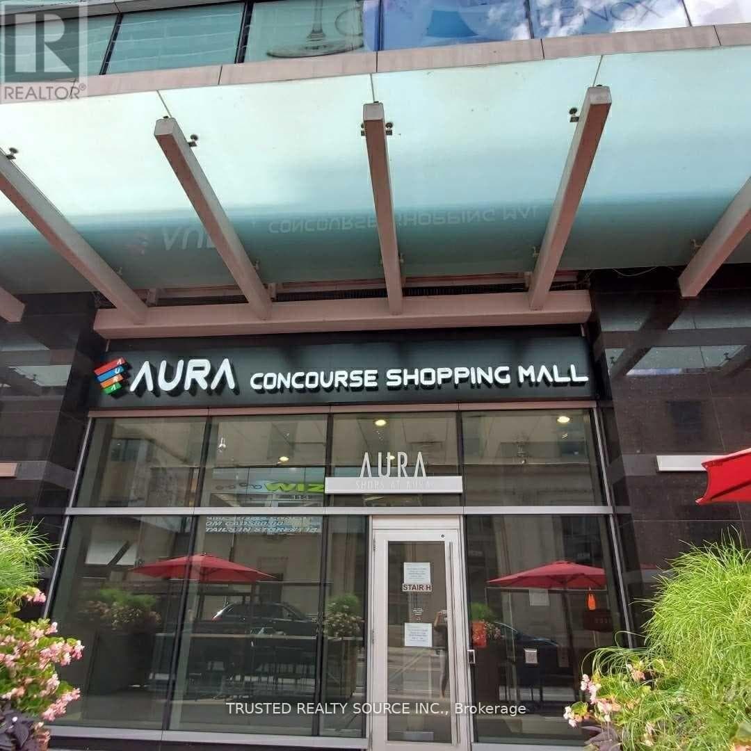 4- 384 Yonge Street