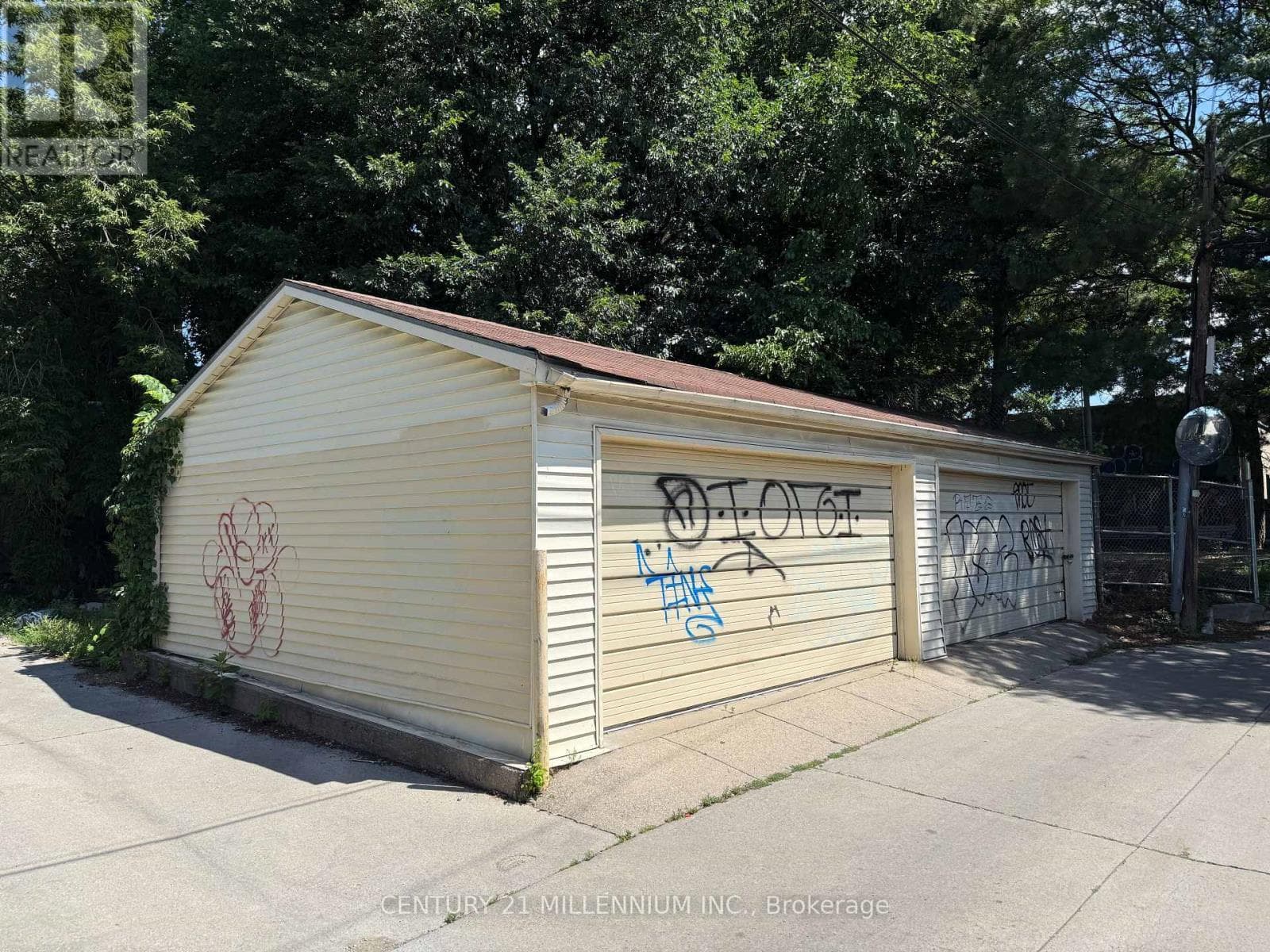 275R Lansdowne Avenue