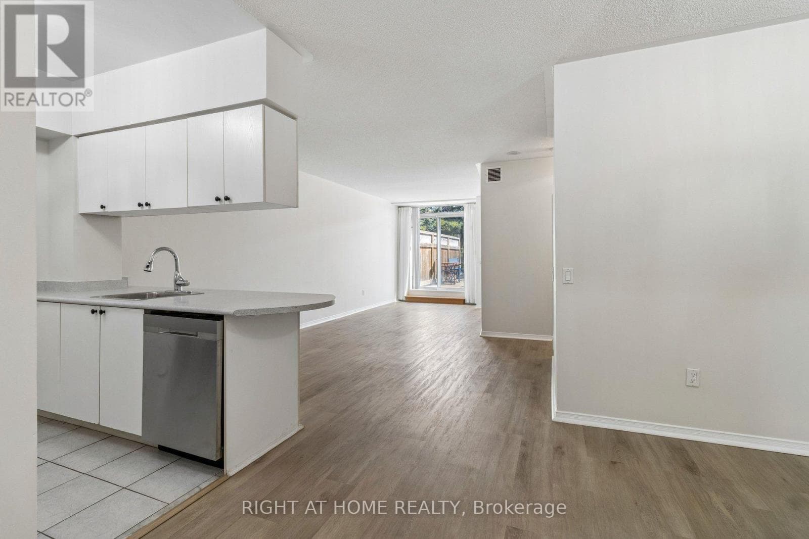 106- 7398 Yonge Street
