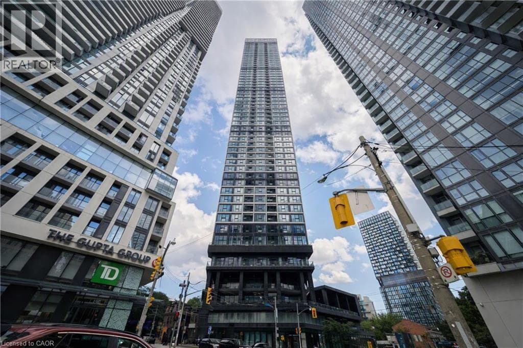 807- 181 DUNDAS Street