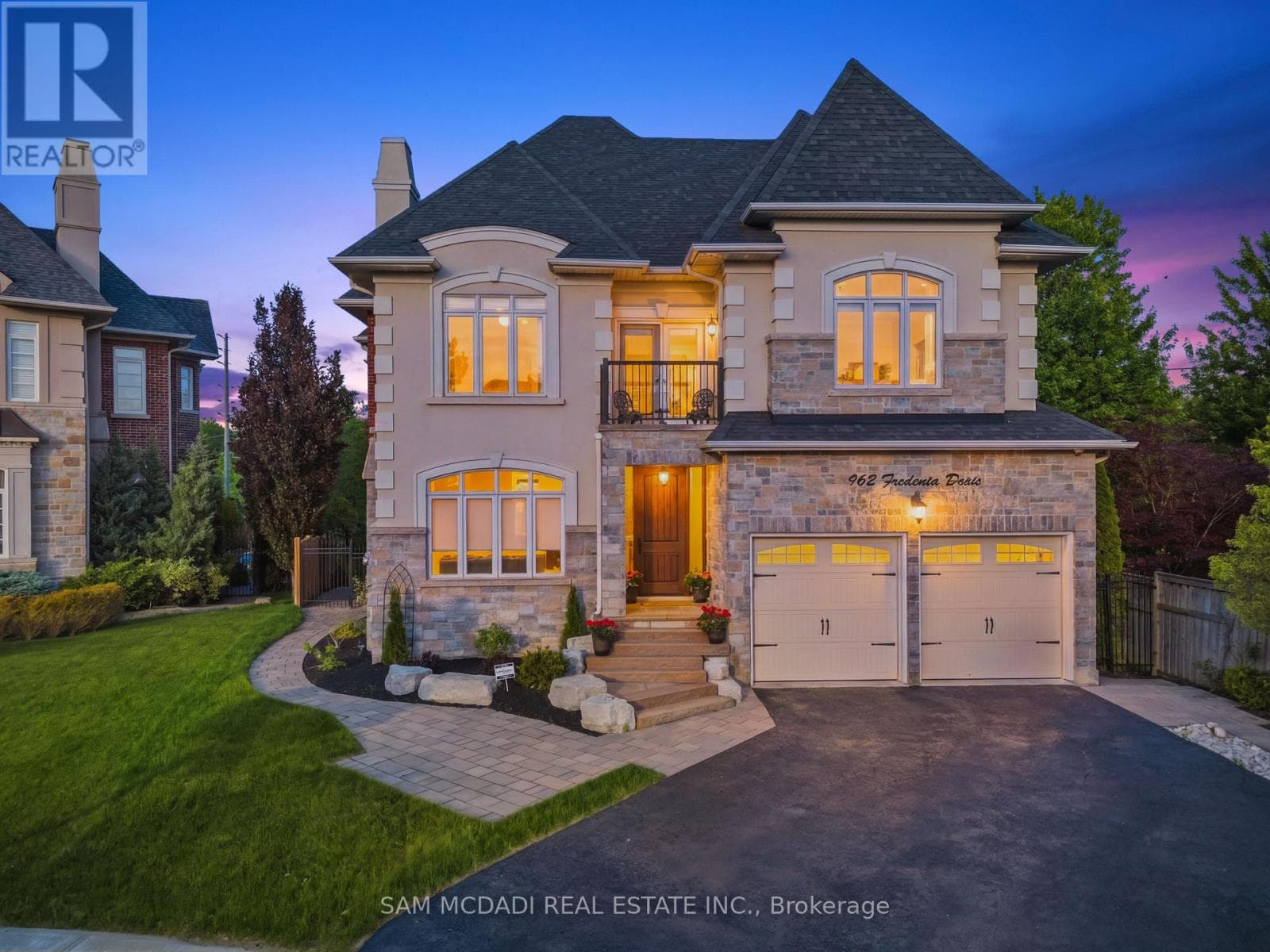 962 Fredonia Drive