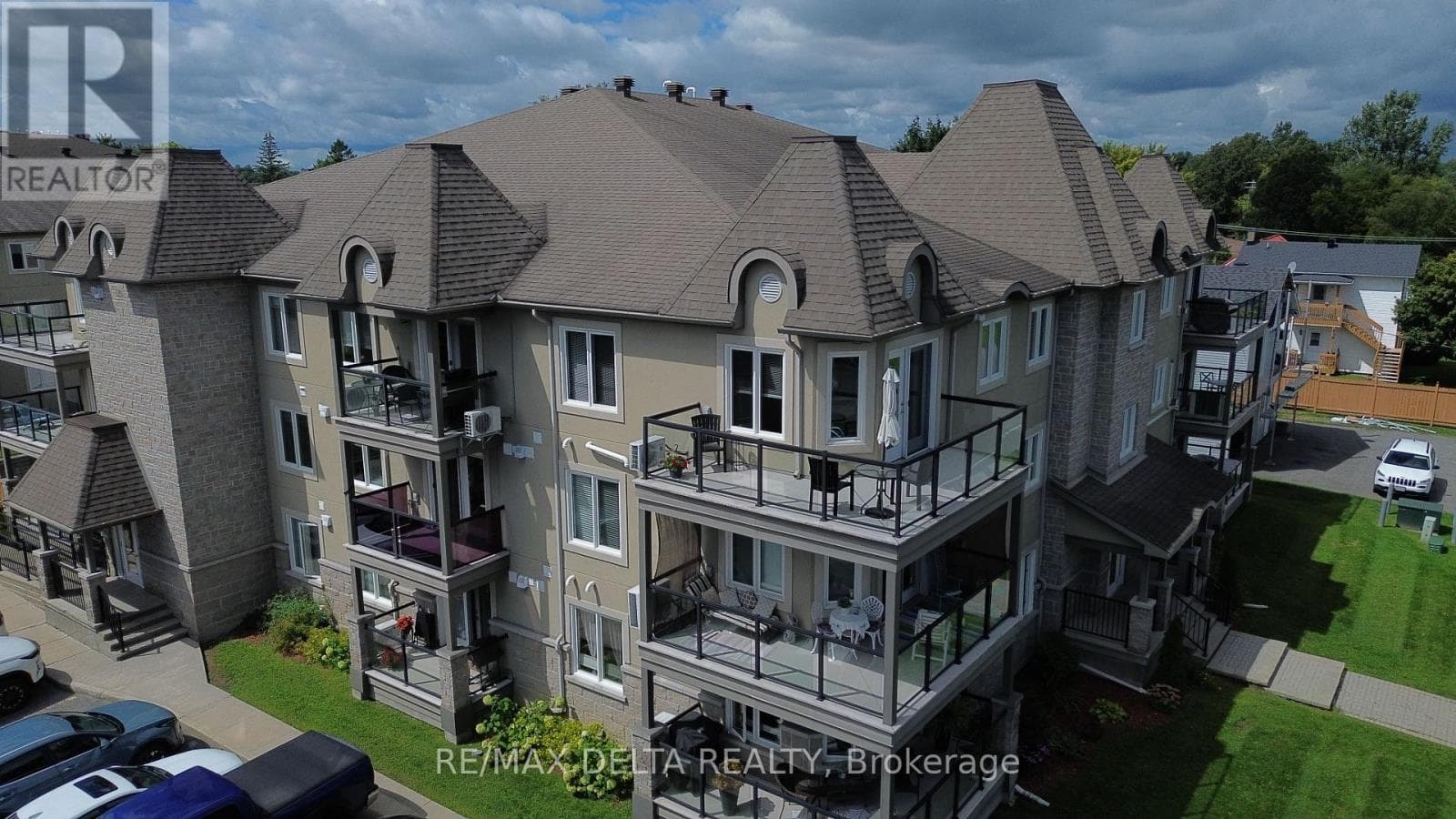 301- 755 Brebeuf Street