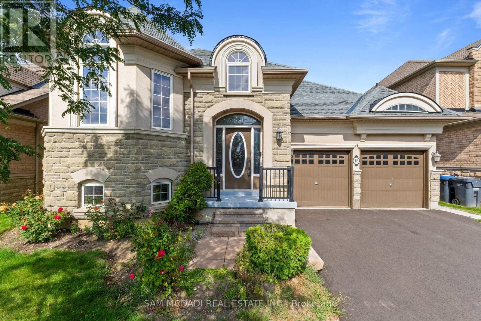 15 Eaglesprings Crescent