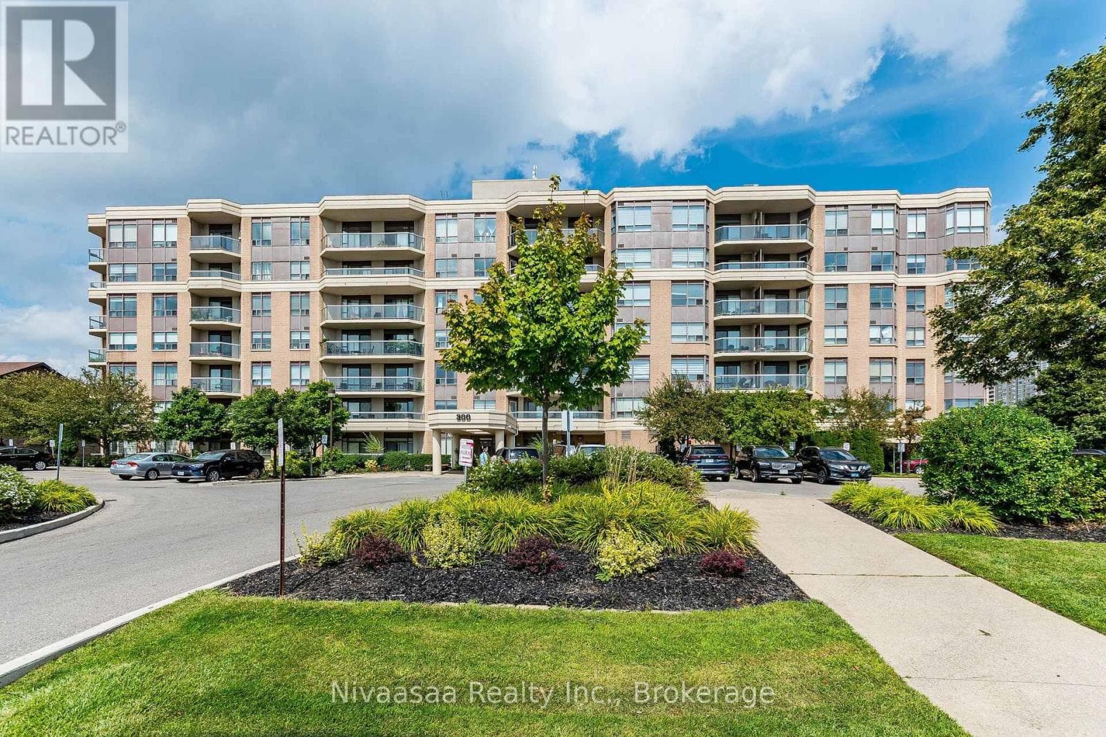 514- 300 Ray Lawson Boulevard