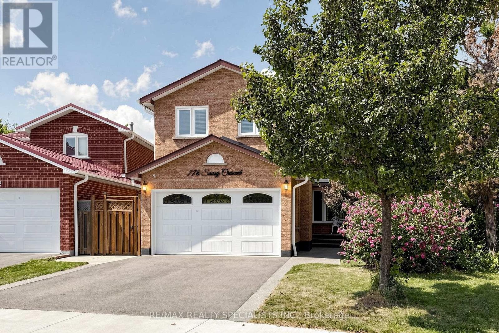 776 Savoy Crescent