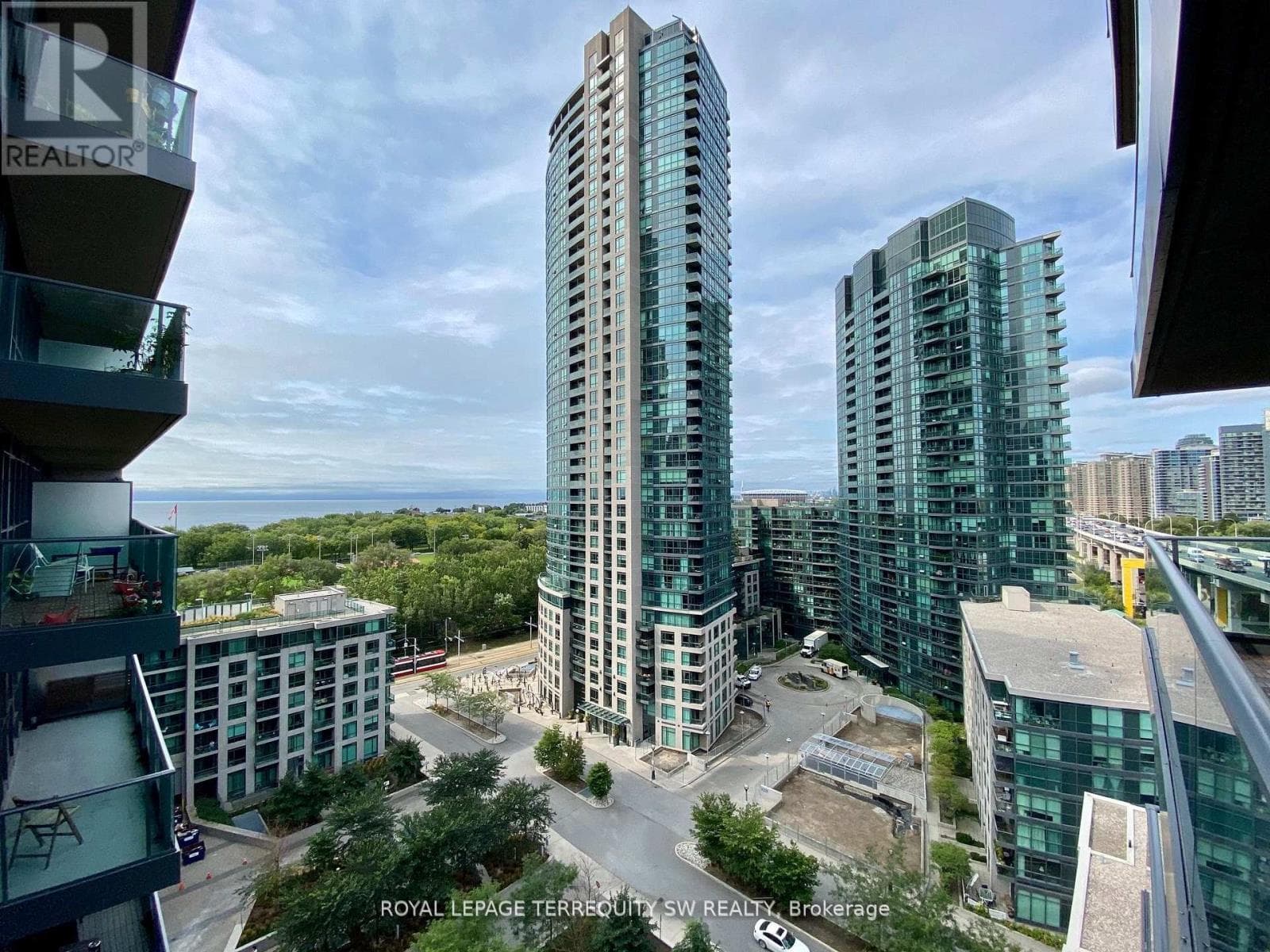 1458- 209 Fort York Boulevard