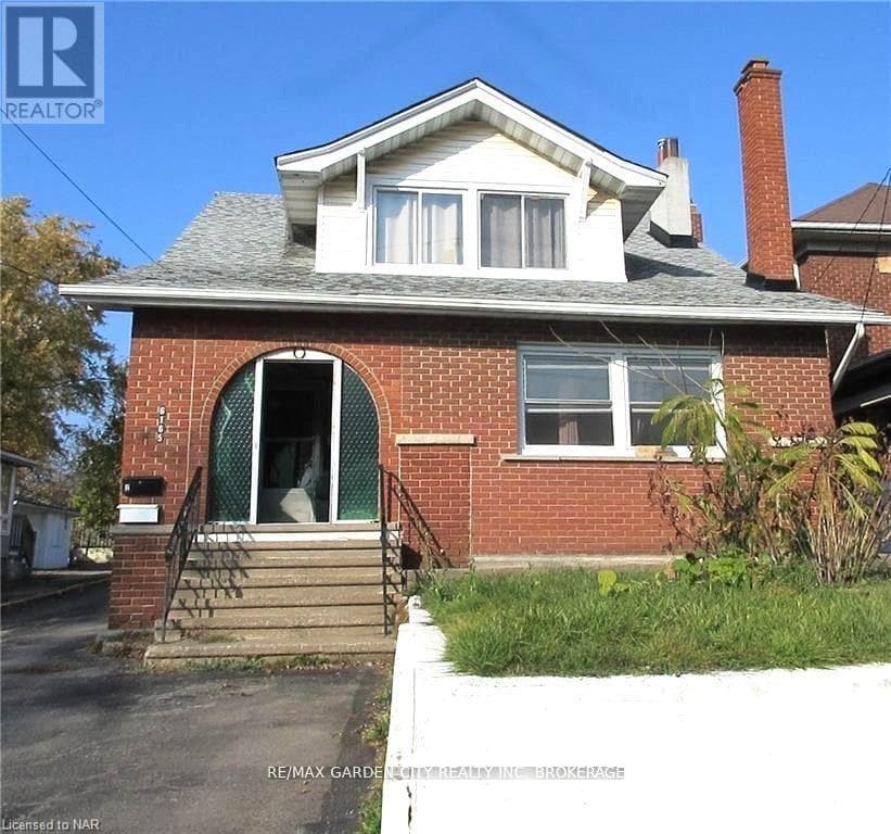 3- 6165 BARKER Street