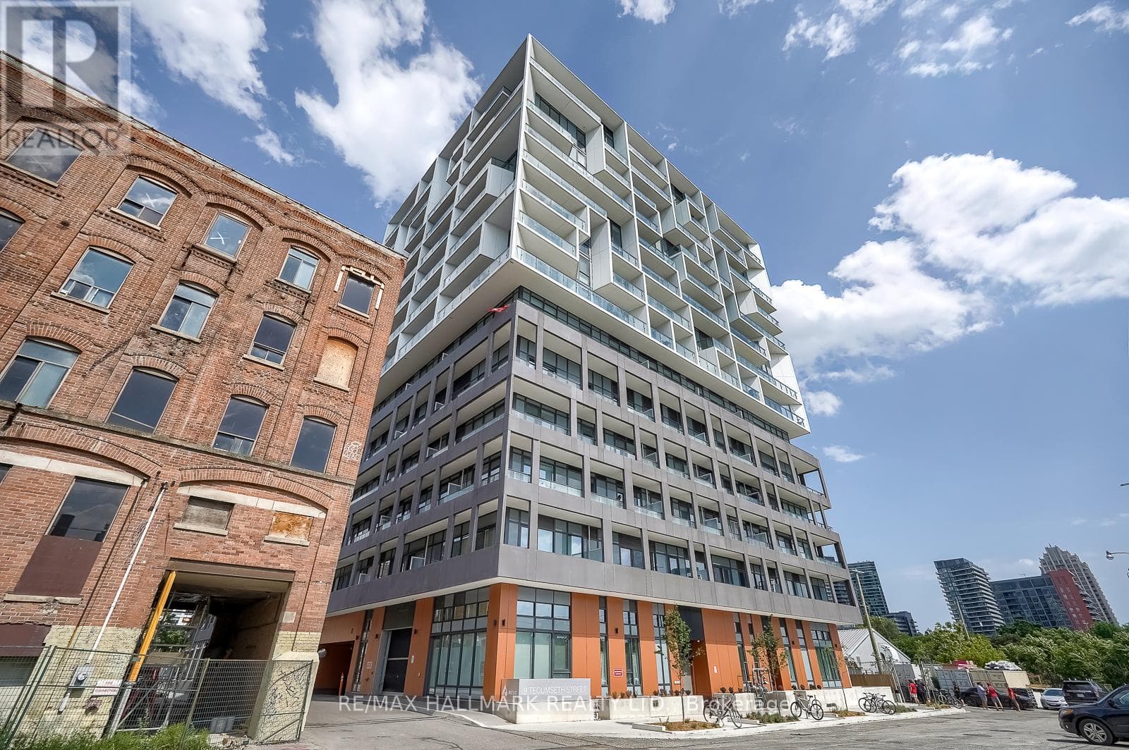 421- 9 Tecumseth Street