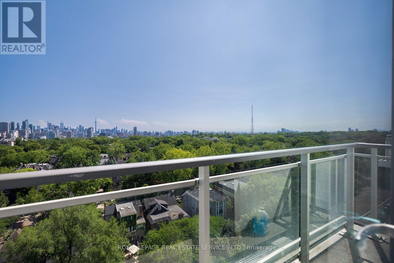 1110- 223 St Clair Avenue