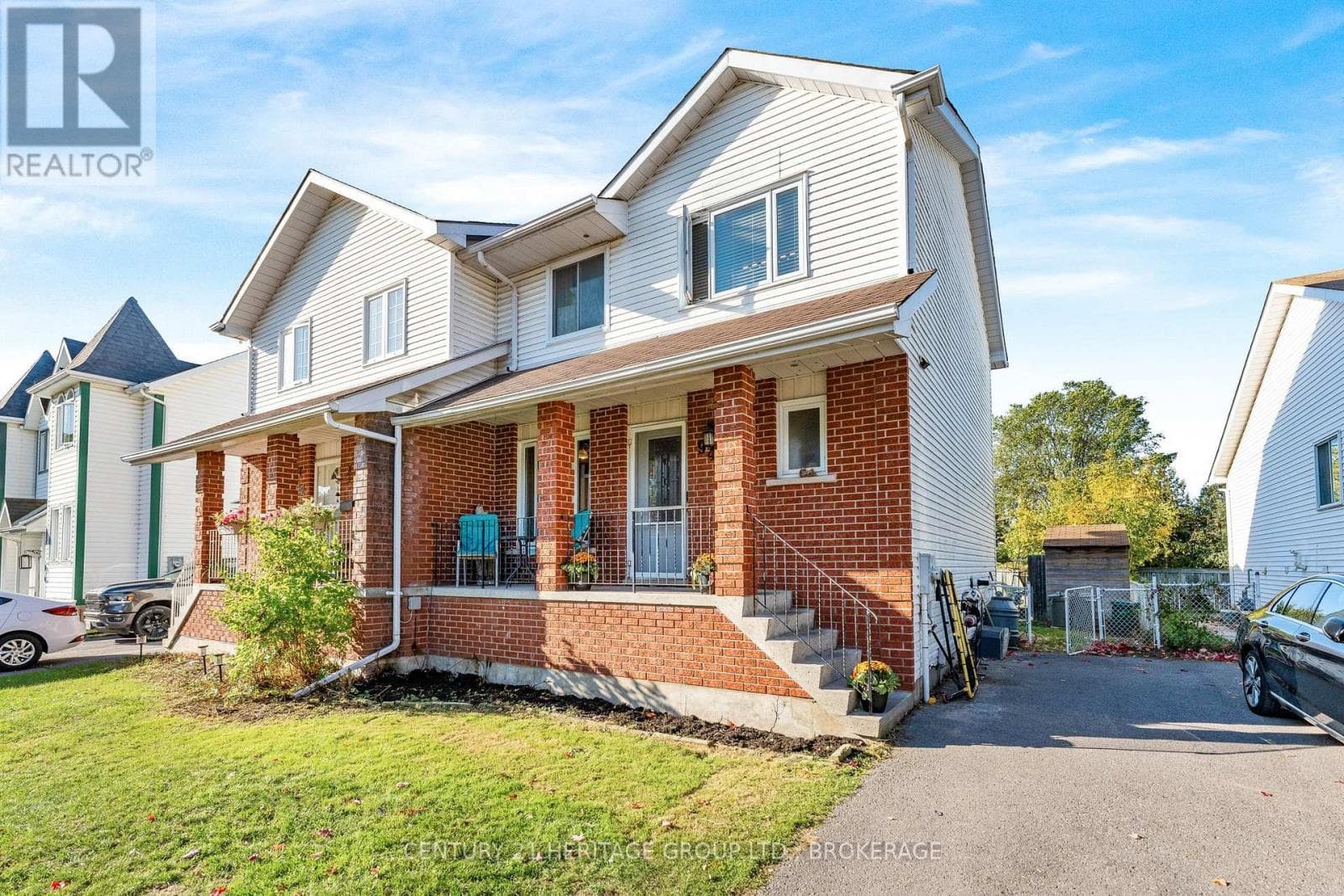 944 Warburton Crescent