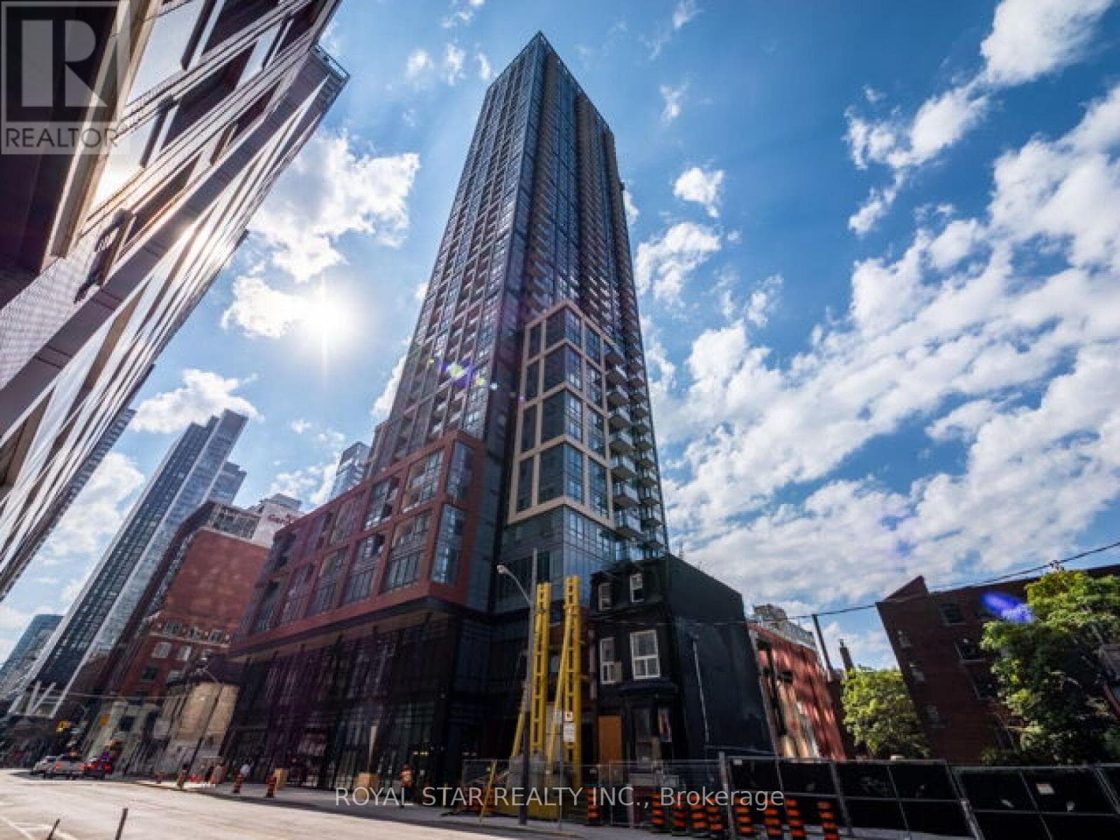1007- 108 Peter Street