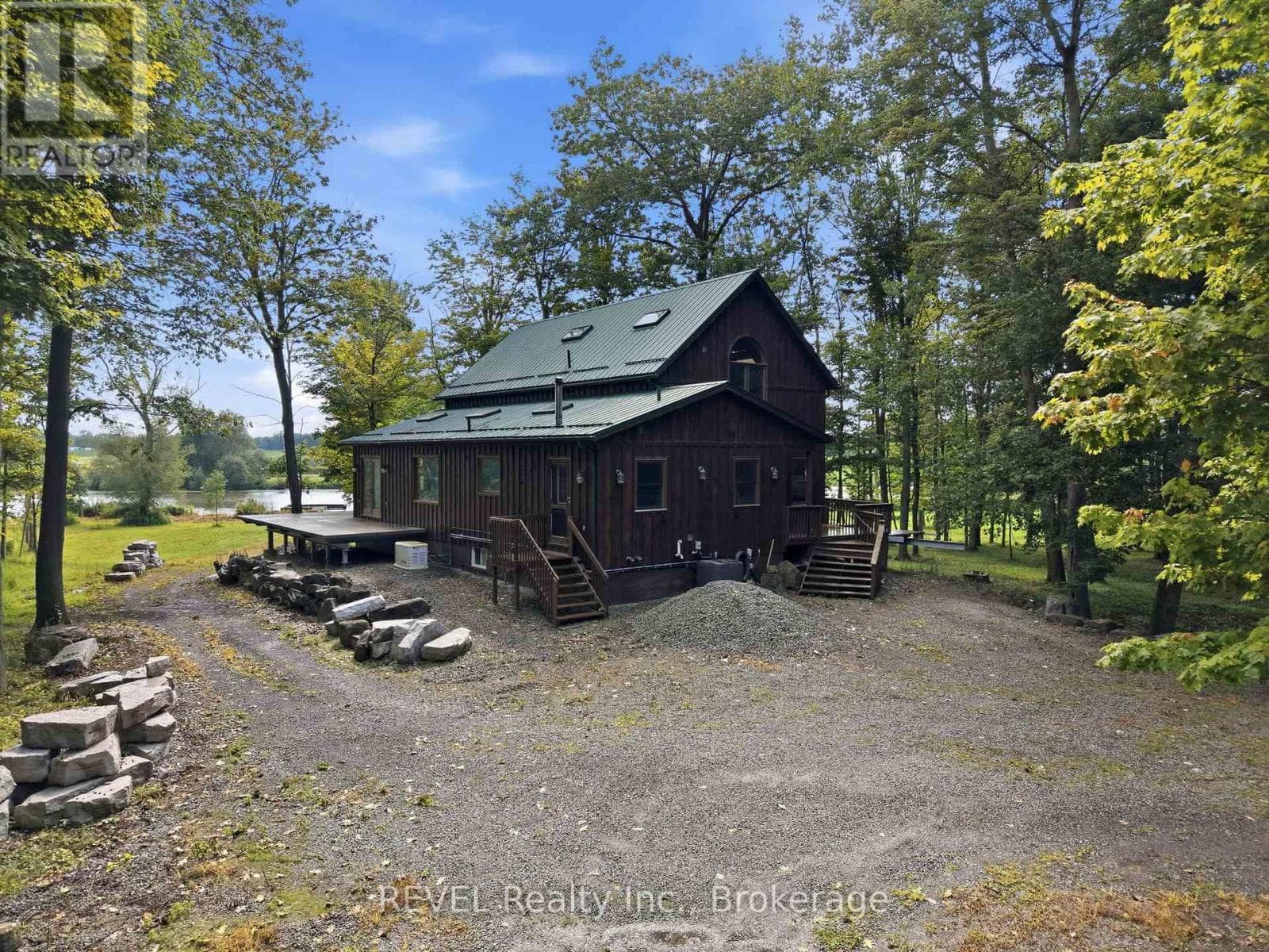 Single Family at 1247 Chippawa Creek Road, Thorold (Port Robinson), Ontario - Photo 1 - RE/MAX Garden City Realty