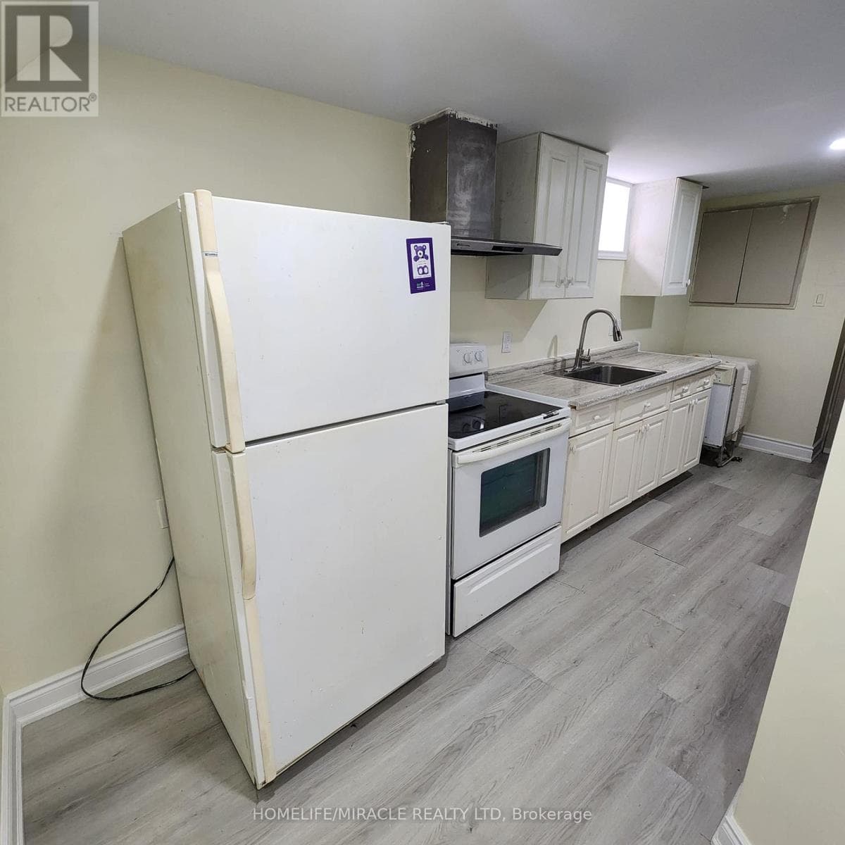 Single Family at 491 Salisbury Street, London East (East C), Ontario - Photo 1 - RE/MAX Garden City Realty