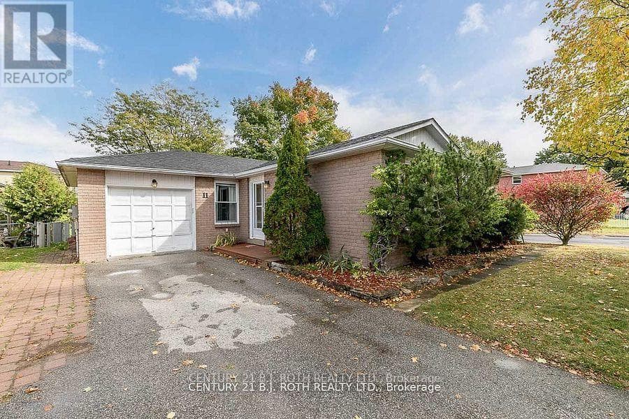 Single Family at 11 Cartwright Drive, Barrie (Cundles East), Ontario - Photo 1 - RE/MAX Garden City Realty