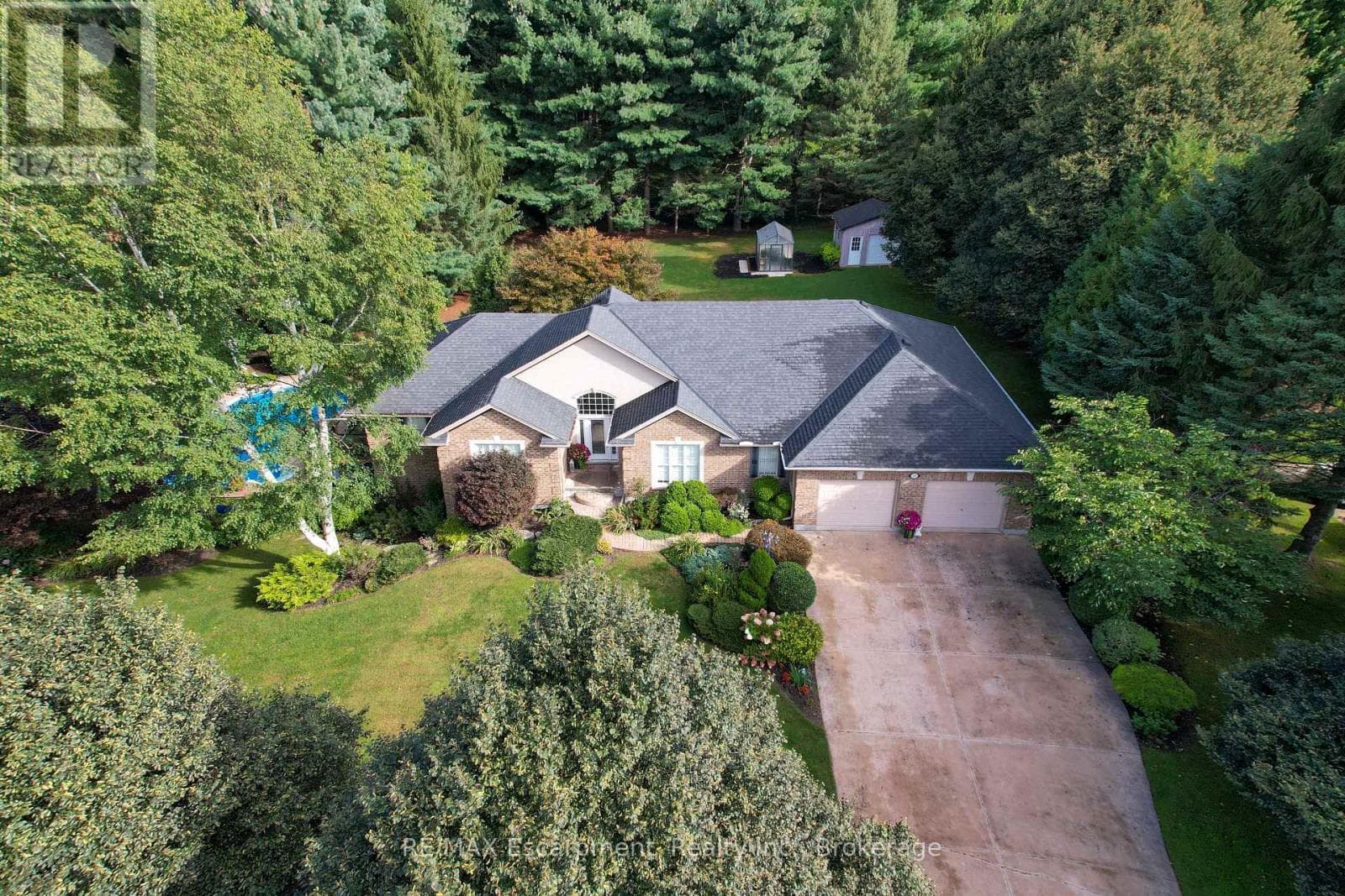 Single Family at 31 Alder Crescent, Pelham (Fenwick), Ontario - Photo 1 - RE/MAX Garden City Realty