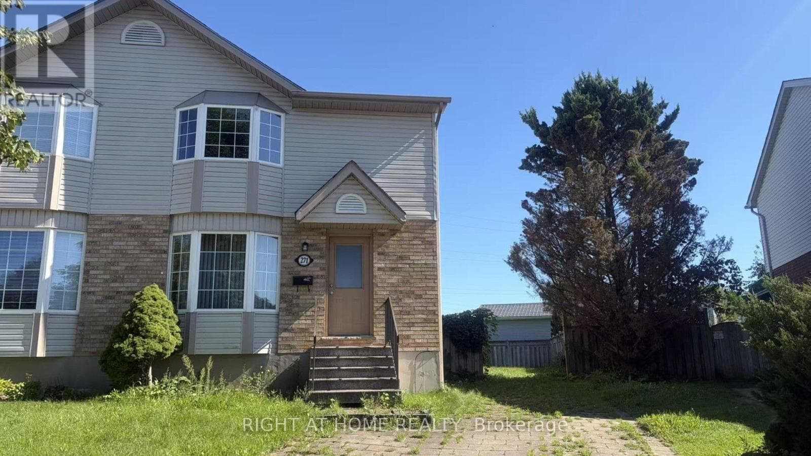 Single Family at 271 Fleming Drive, London East (East D), Ontario - Photo 1 - RE/MAX Garden City Realty