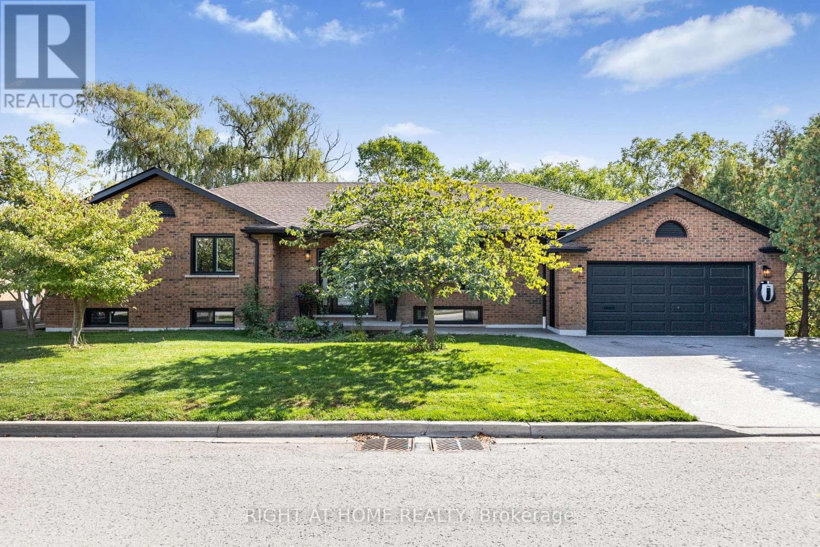 Single Family at 23 Riverview Boulevard, St. Catharines (Glendale/Glenridge), Ontario - Photo 1 - RE/MAX Garden City Realty