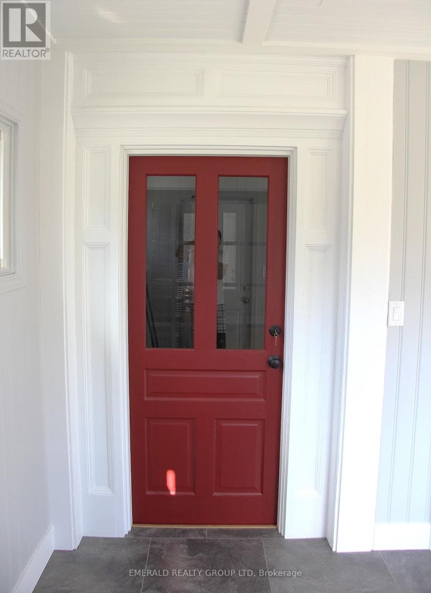 Single Family at Upper- 7 Ormond Street, Thorold (Thorold Downtown), Ontario - Photo 1 - RE/MAX Garden City Realty